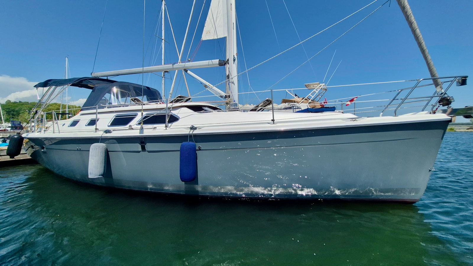 2006 Hunter 410 Deck Salon