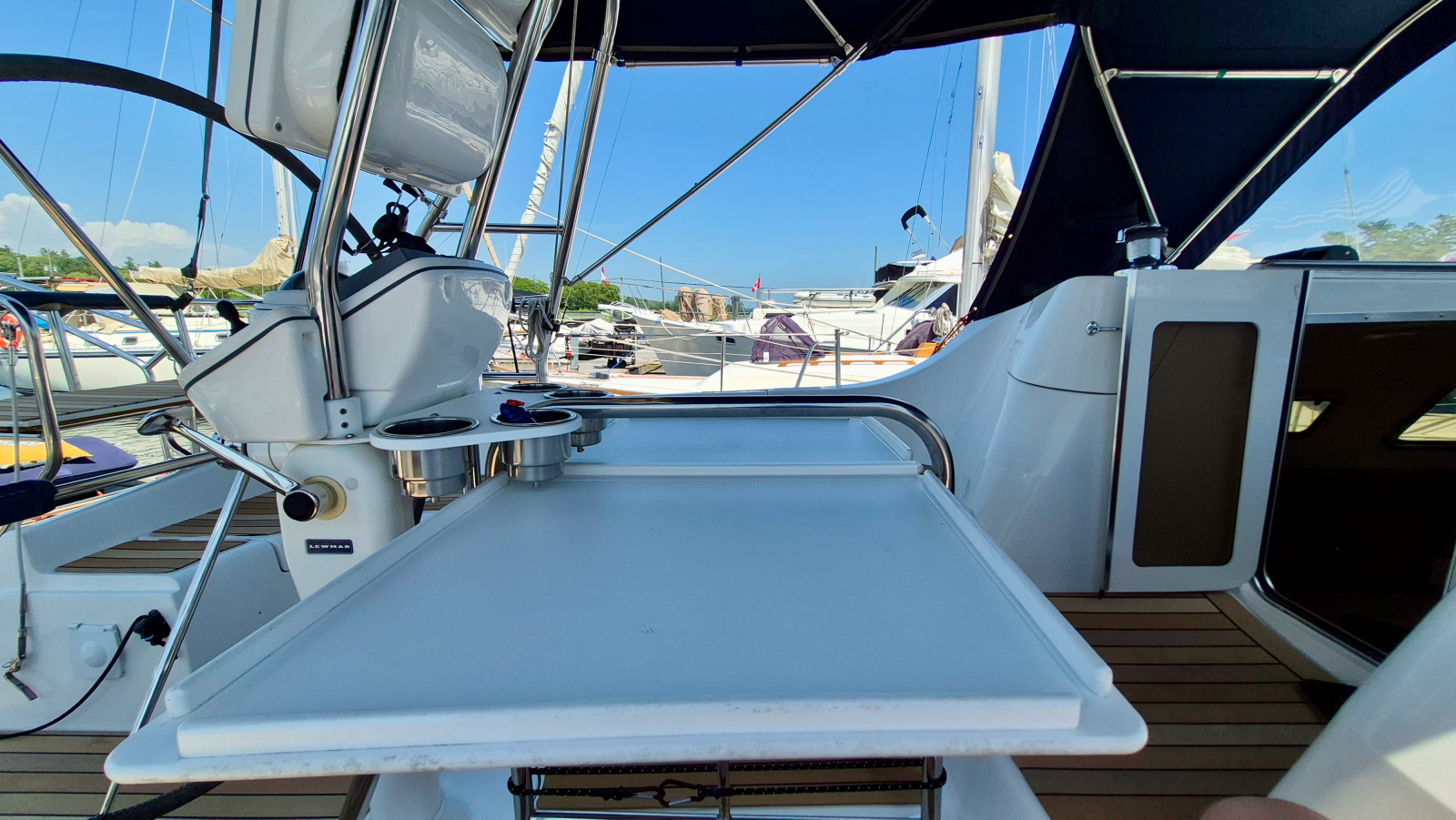2006 Hunter 410 Deck Salon