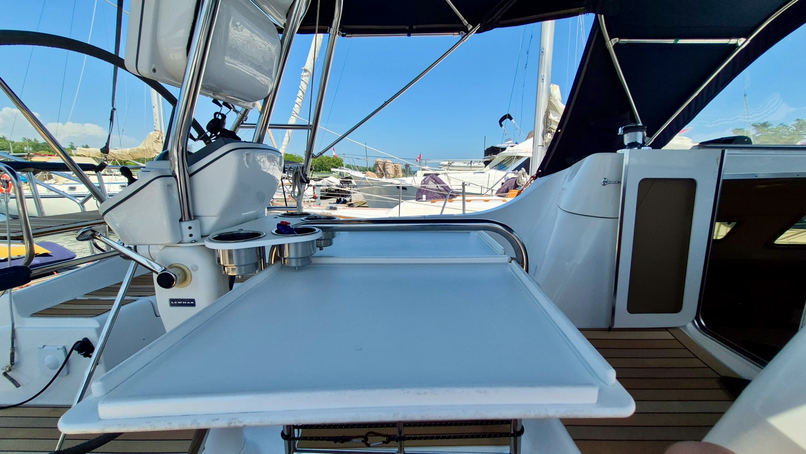 2006 Hunter 410 Deck Salon