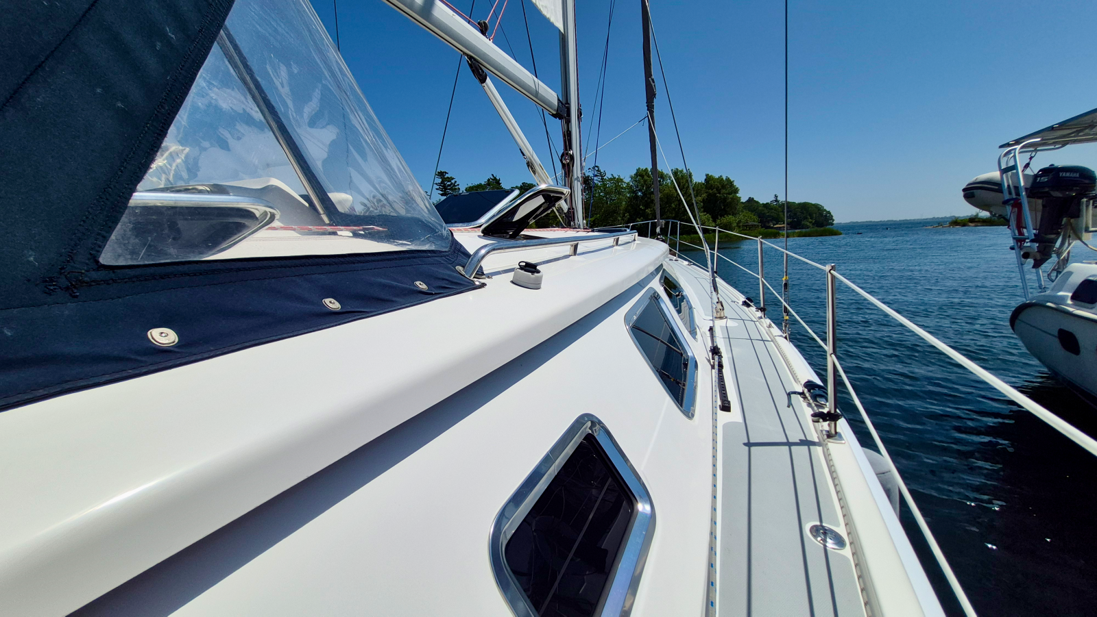 2006 Hunter 410 Deck Salon