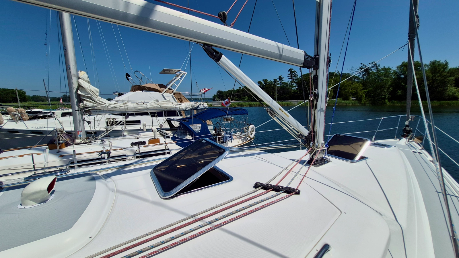 2006 Hunter 410 Deck Salon