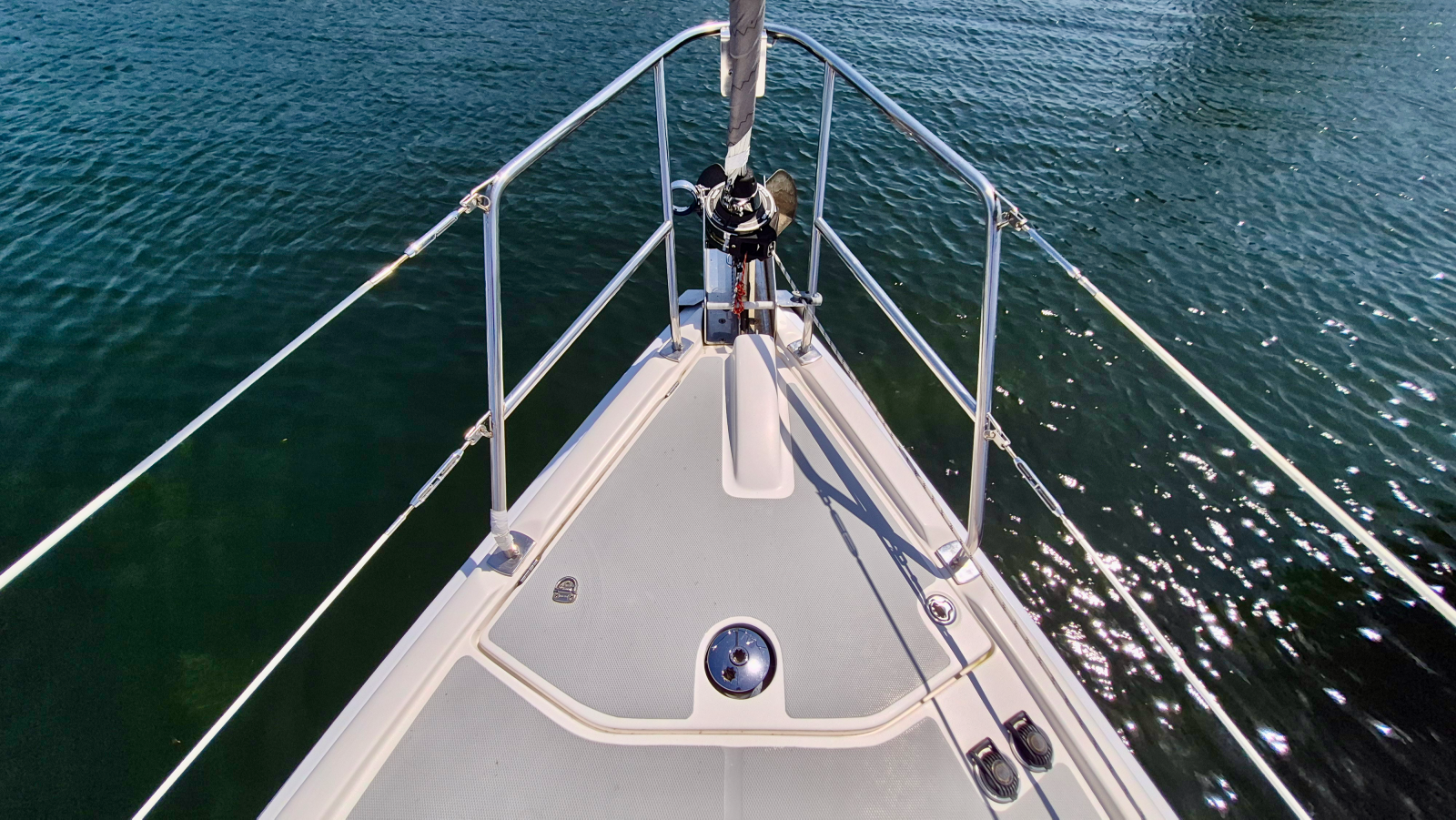 2006 Hunter 410 Deck Salon