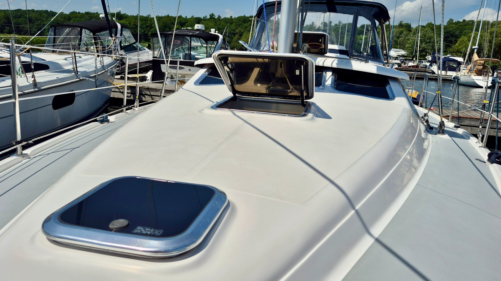 2006 Hunter 410 Deck Salon