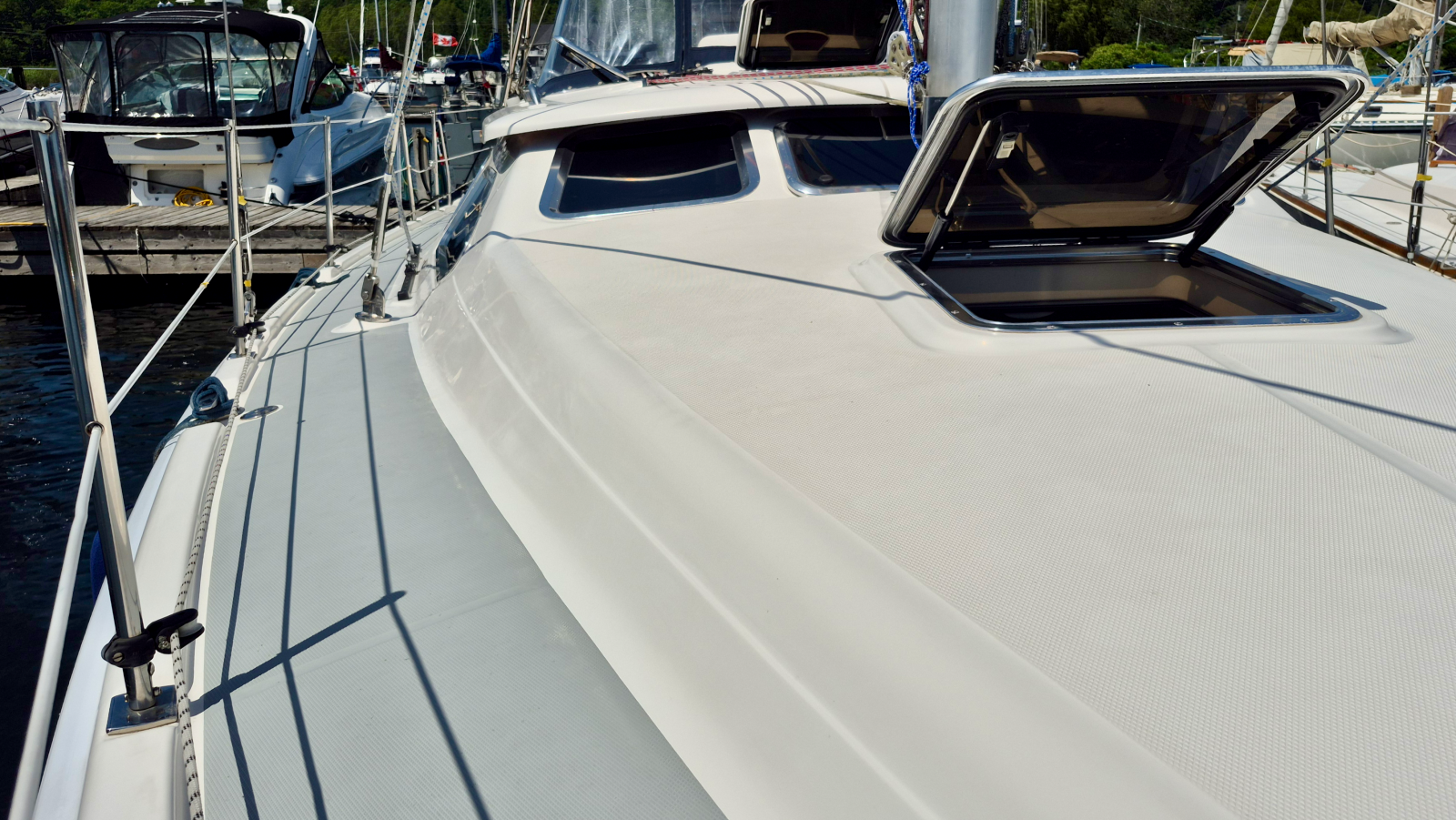 2006 Hunter 410 Deck Salon