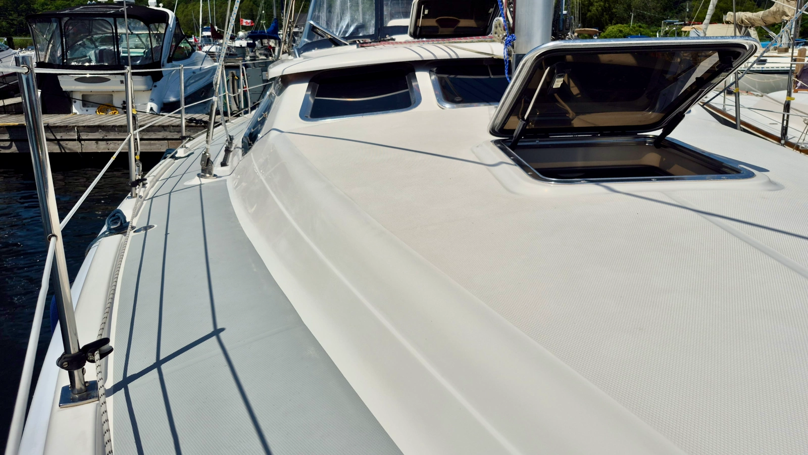 2006 Hunter 410 Deck Salon