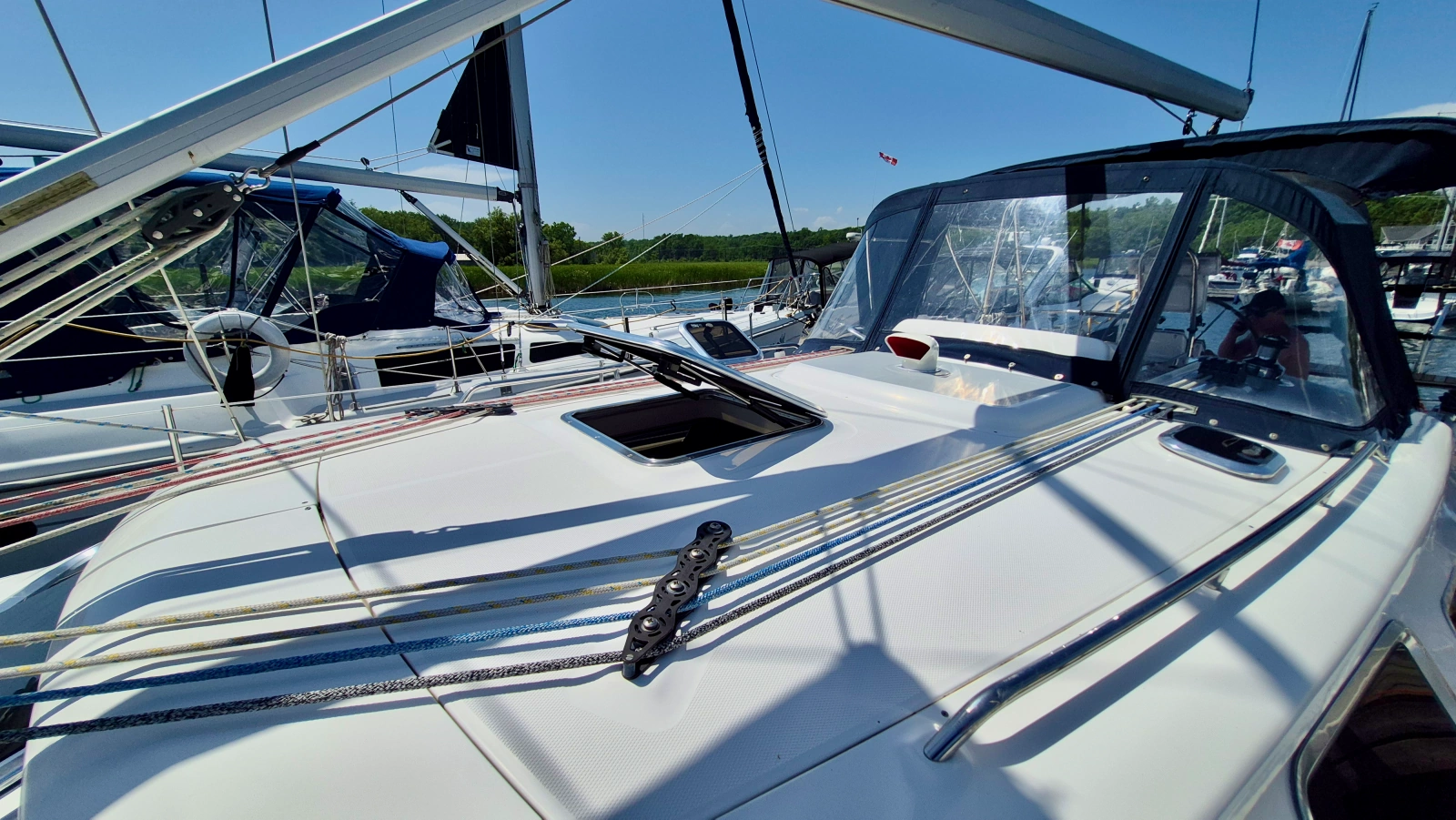 2006 Hunter 410 Deck Salon