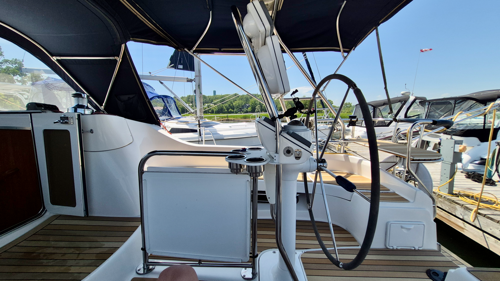 2006 Hunter 410 Deck Salon