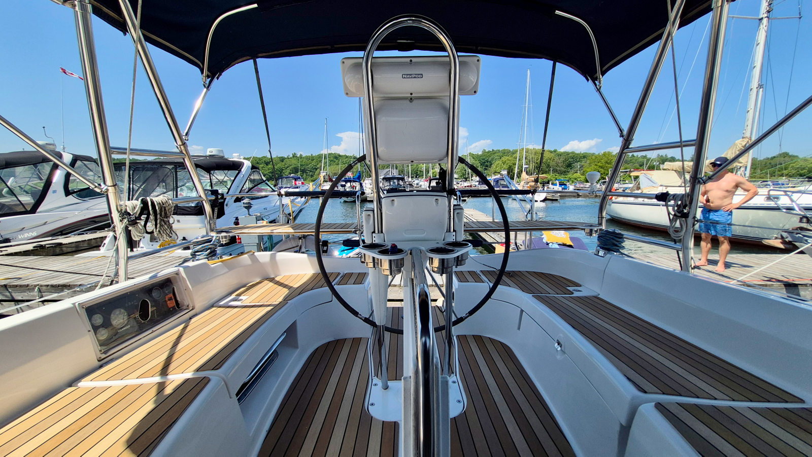 2006 Hunter 410 Deck Salon