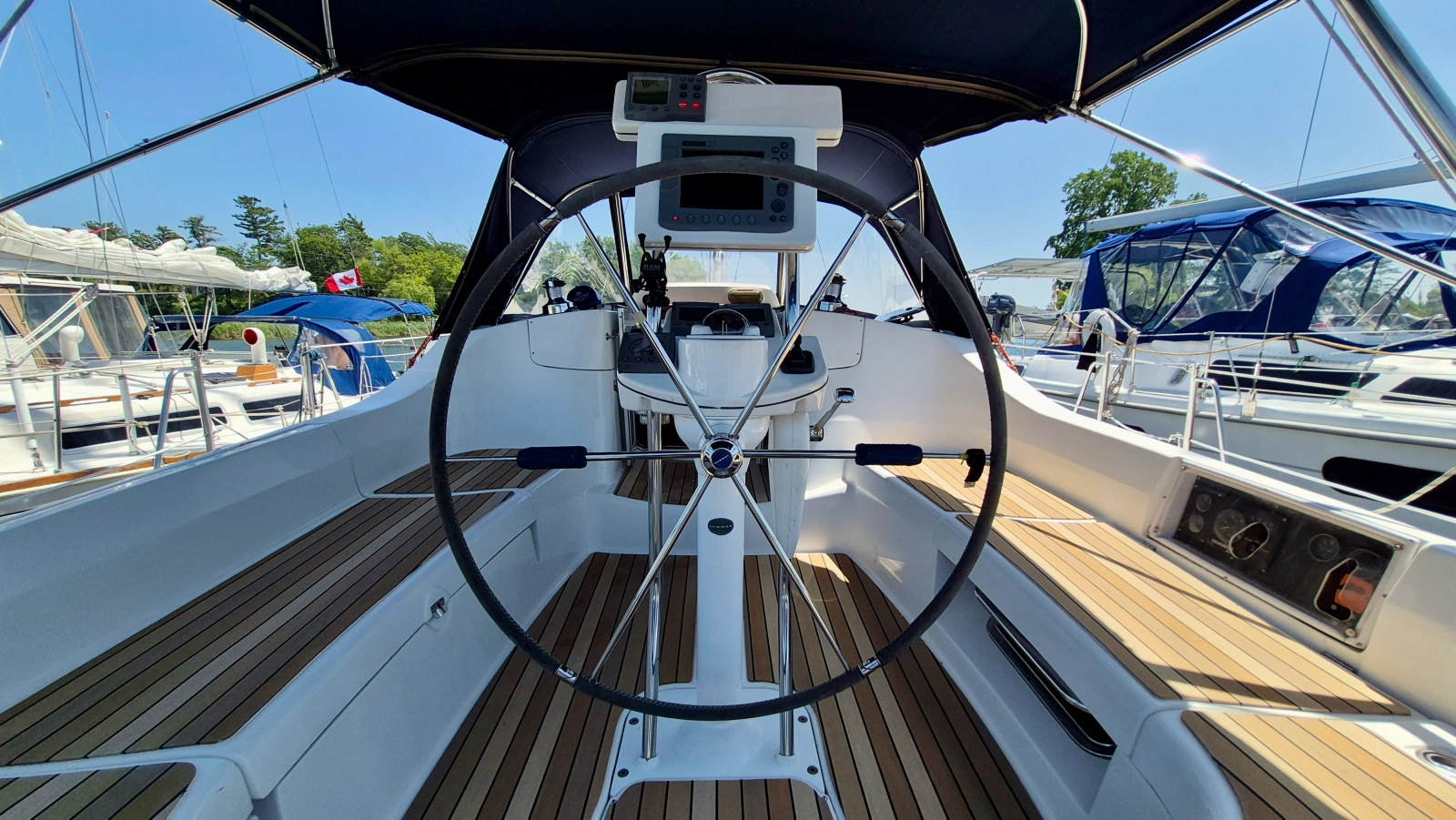 2006 Hunter 410 Deck Salon