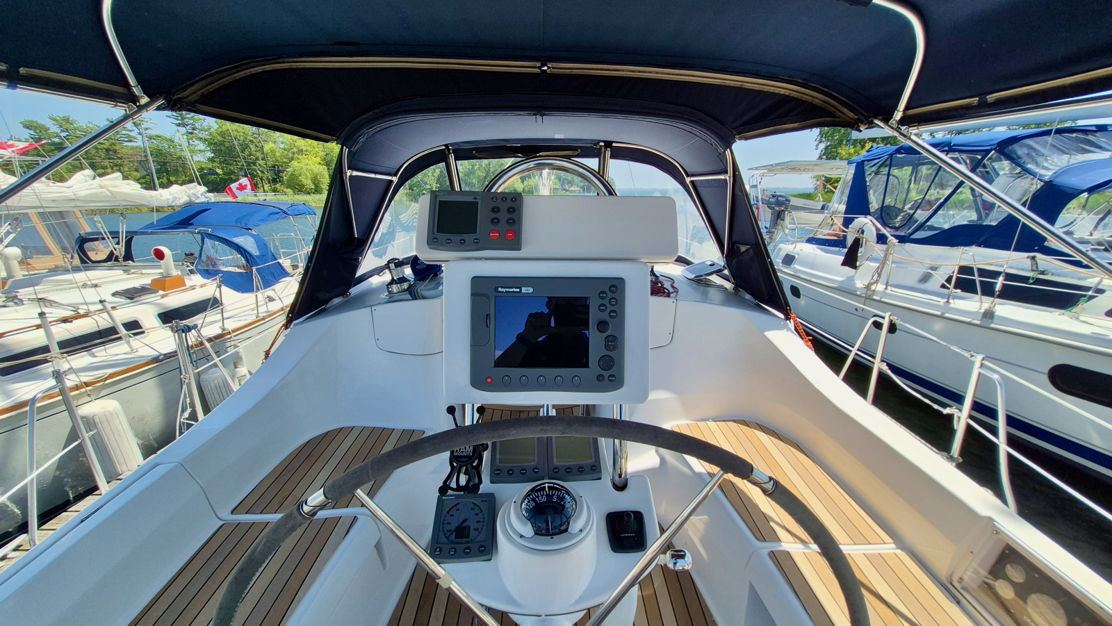 2006 Hunter 410 Deck Salon