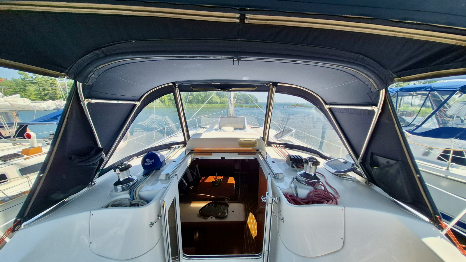 2006 Hunter 410 Deck Salon