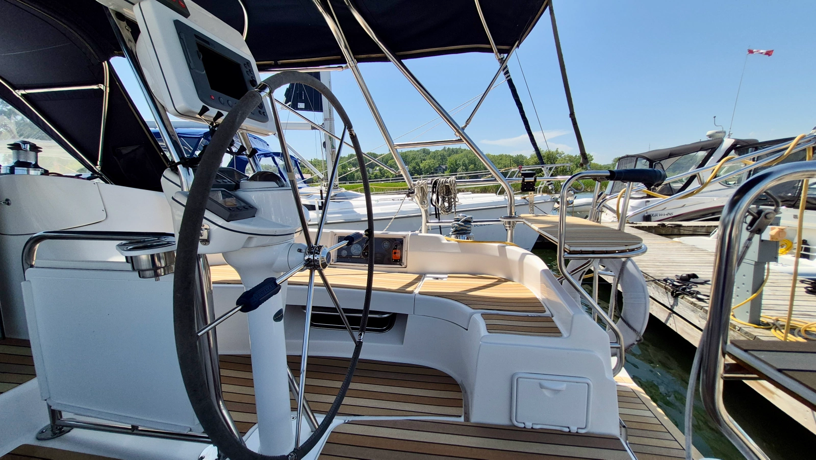 2006 Hunter 410 Deck Salon