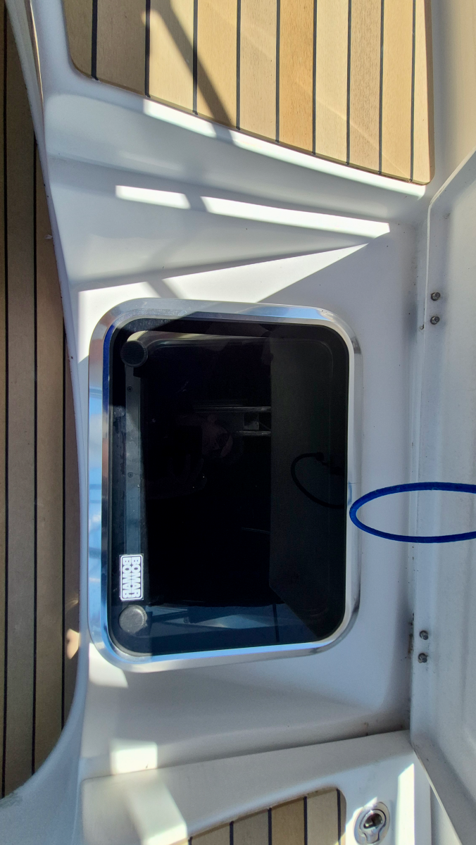 2006 Hunter 410 Deck Salon