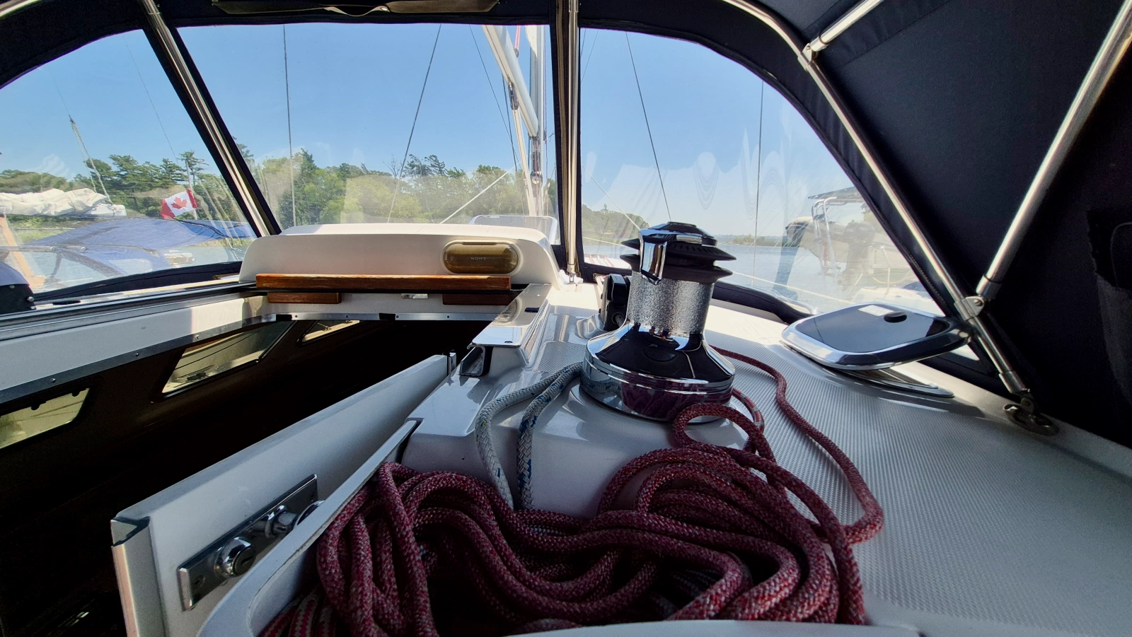 2006 Hunter 410 Deck Salon