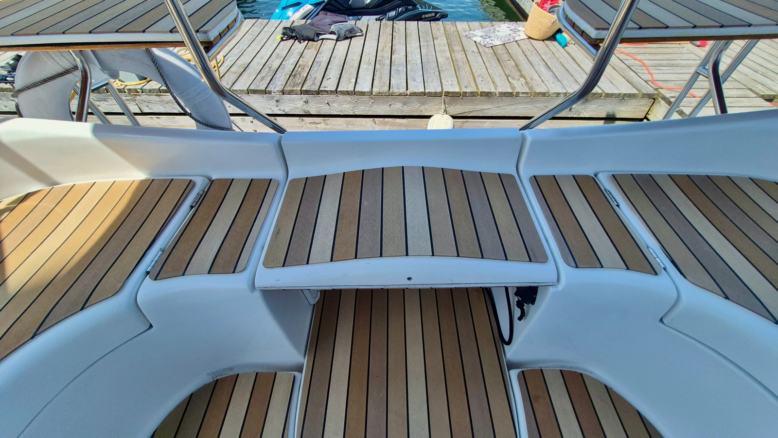 2006 Hunter 410 Deck Salon