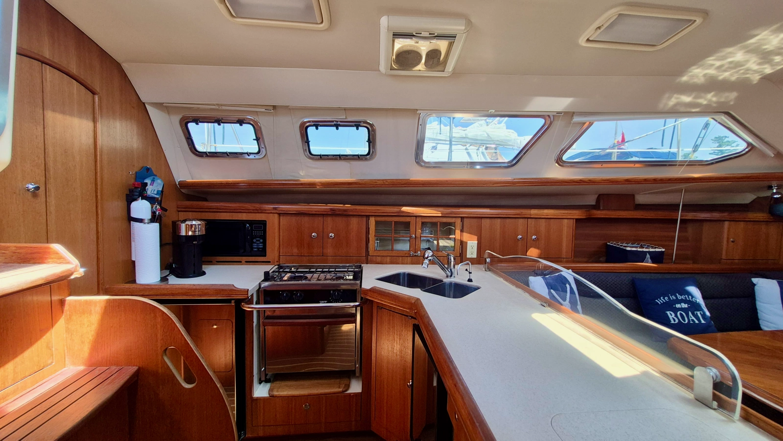 2006 Hunter 410 Deck Salon