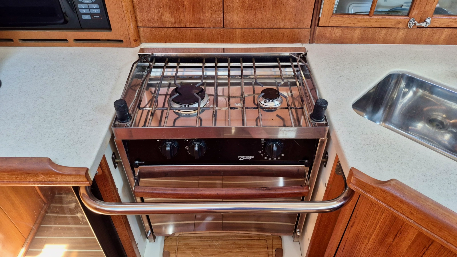 2006 Hunter 410 Deck Salon