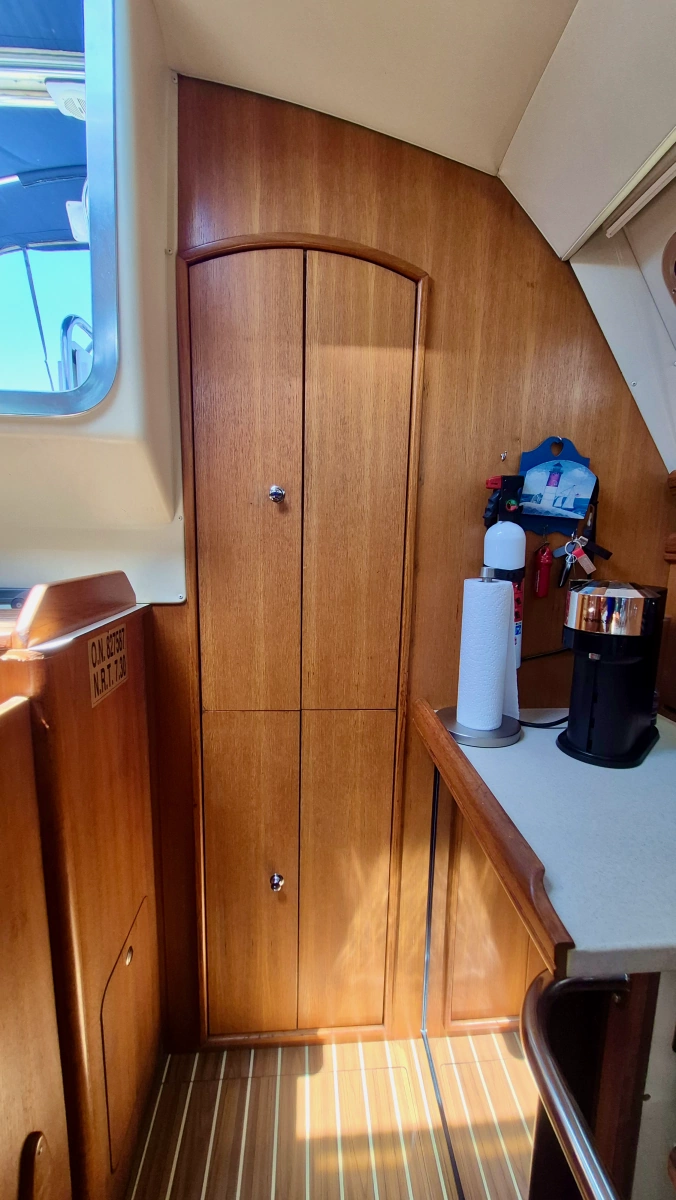 2006 Hunter 410 Deck Salon