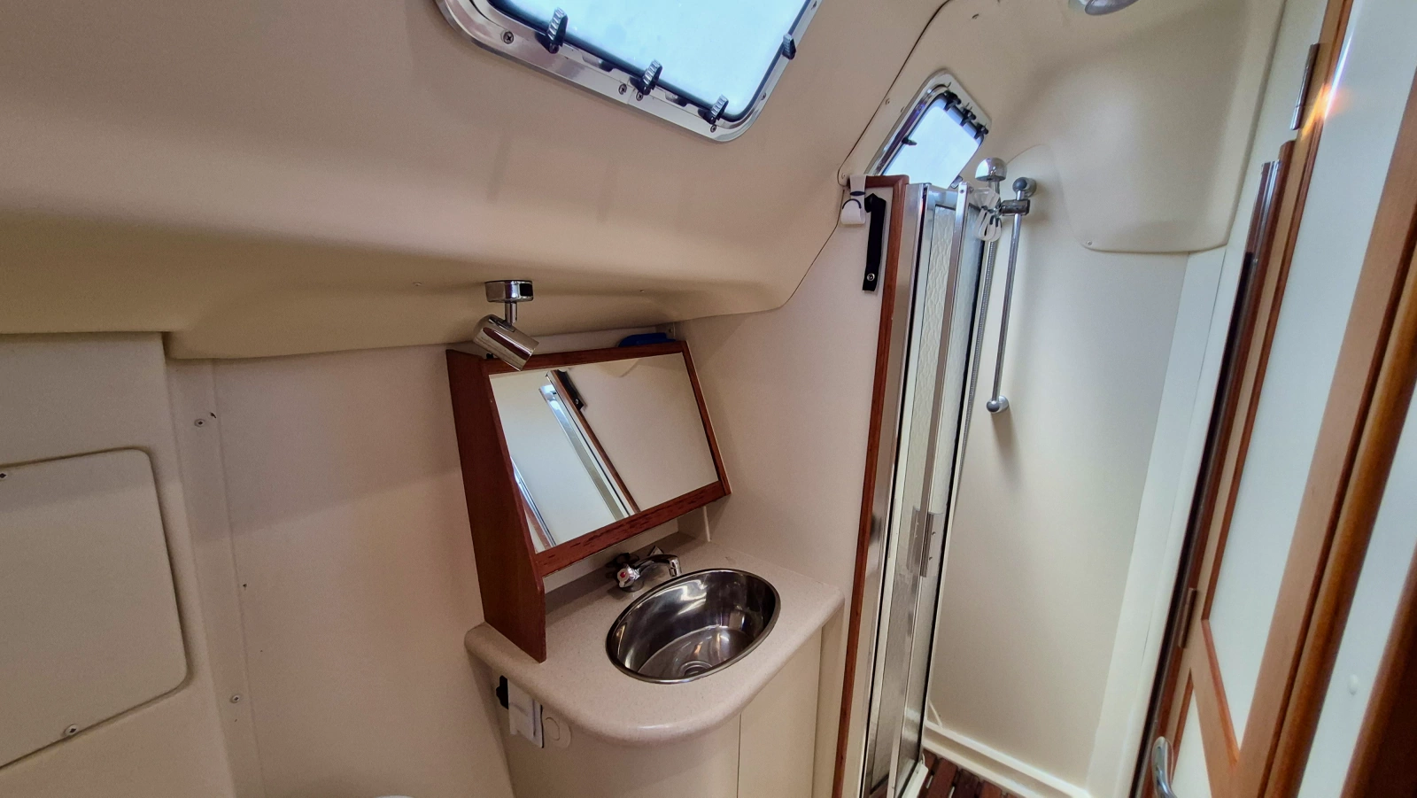 2006 Hunter 410 Deck Salon