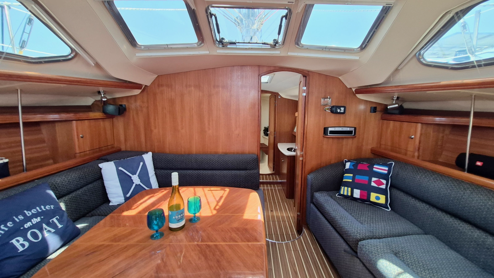 2006 Hunter 410 Deck Salon