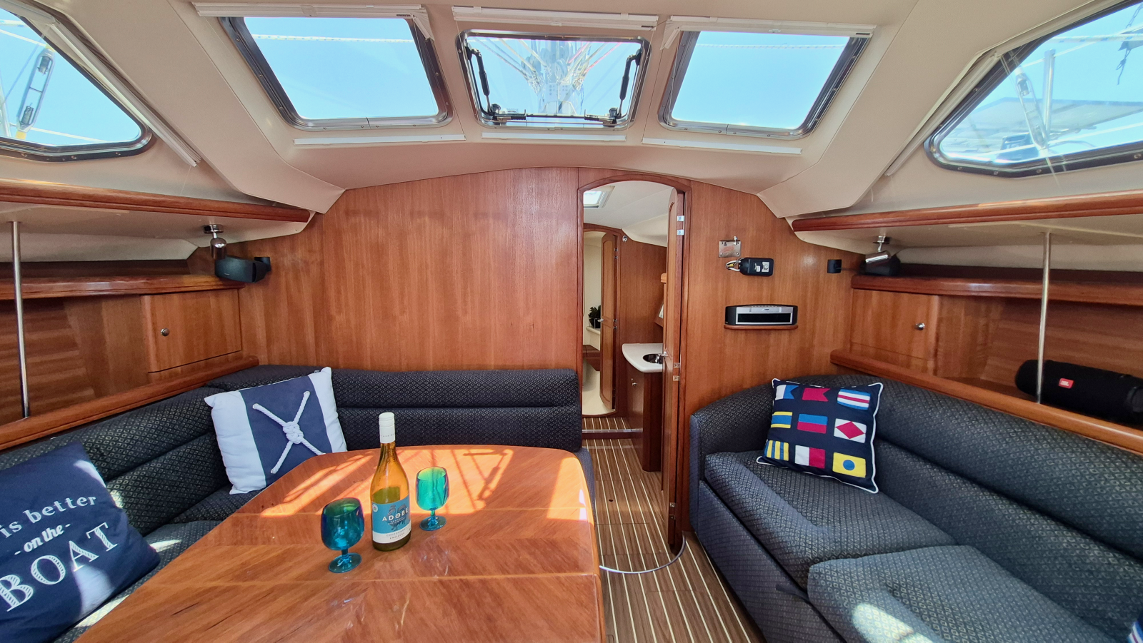 2006 Hunter 410 Deck Salon