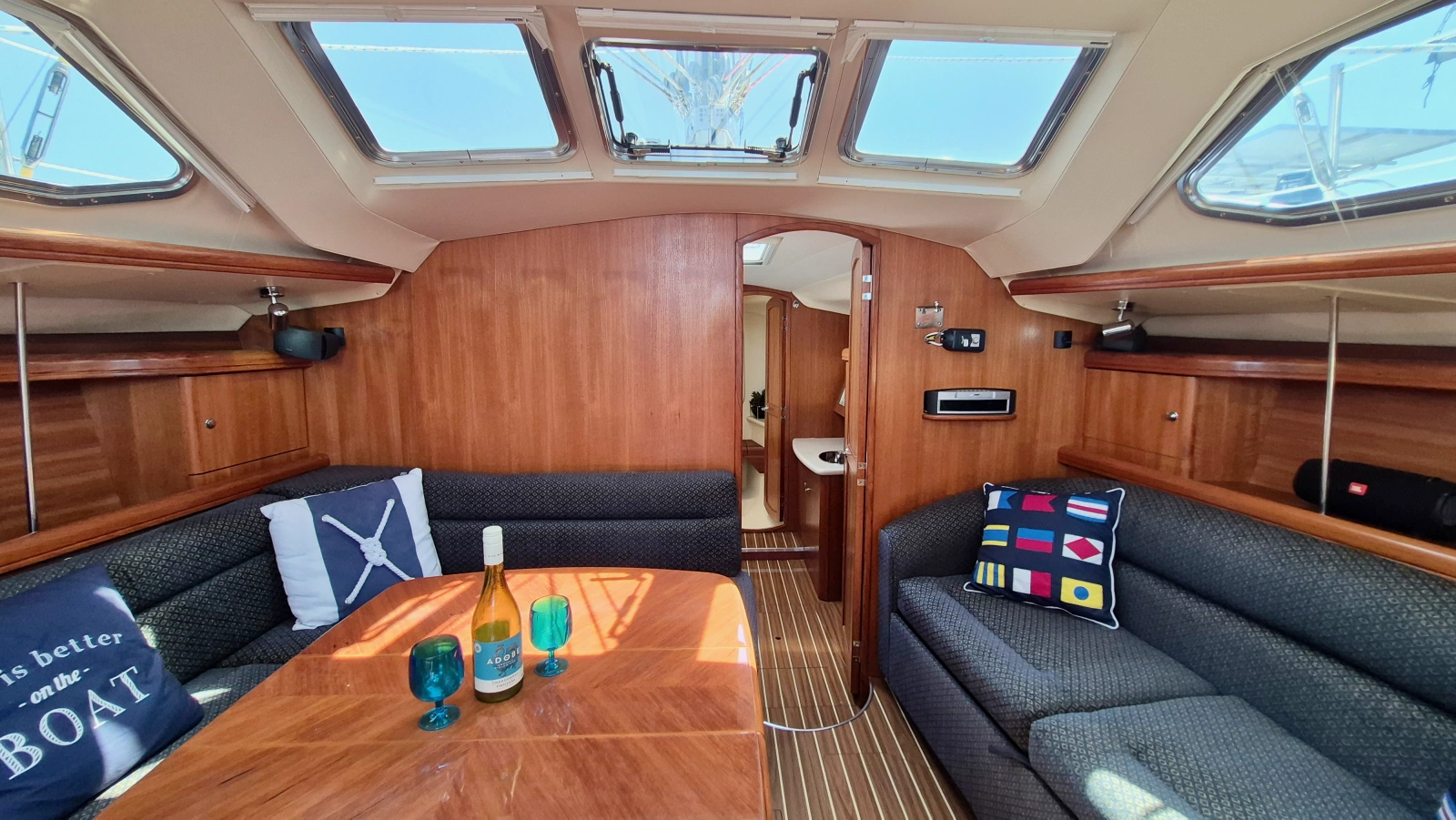2006 Hunter 410 Deck Salon