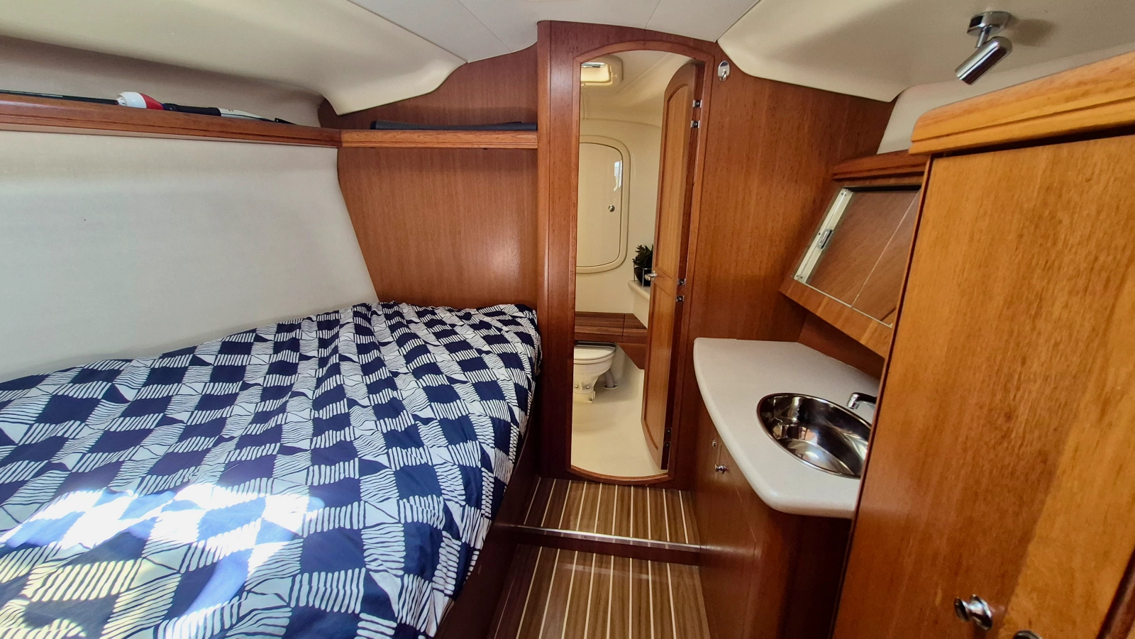2006 Hunter 410 Deck Salon