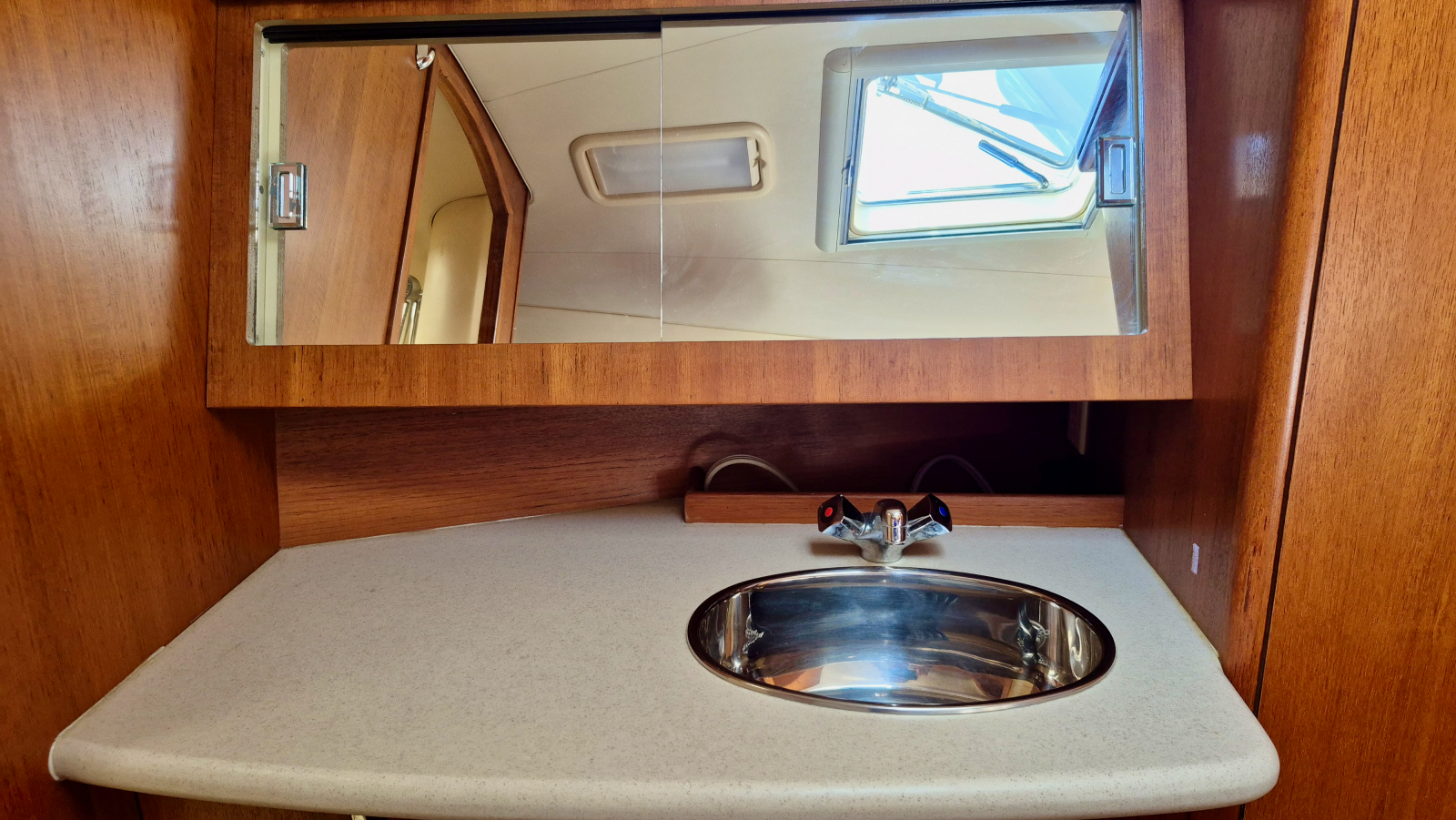 2006 Hunter 410 Deck Salon