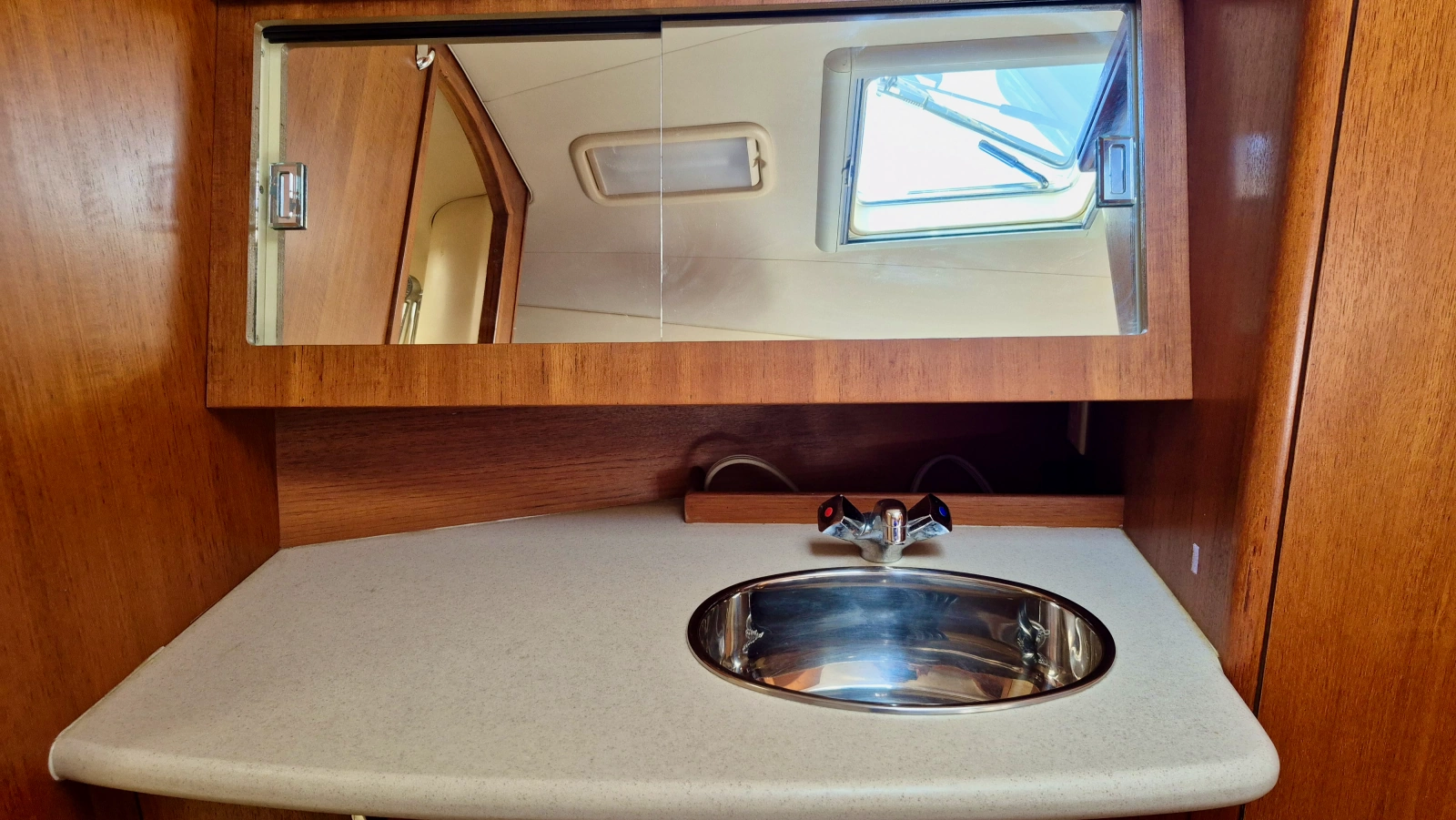 2006 Hunter 410 Deck Salon