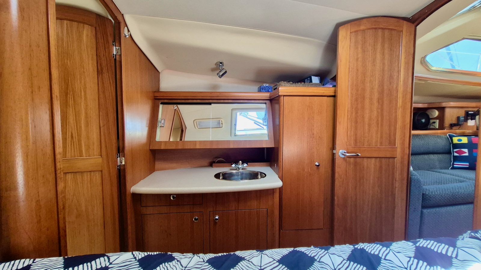 2006 Hunter 410 Deck Salon