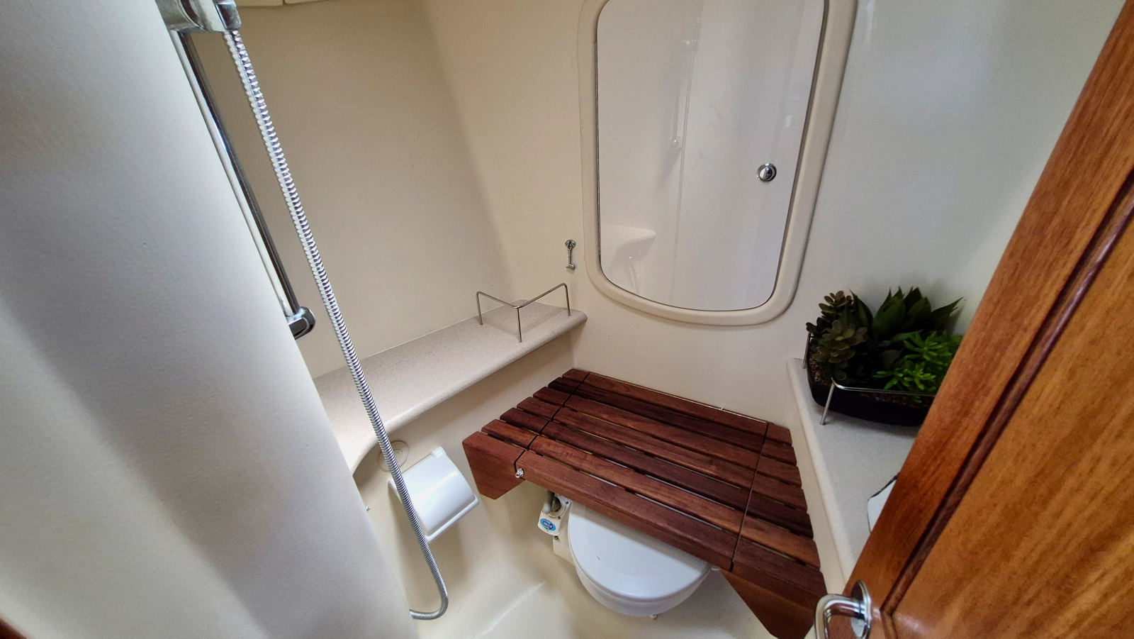 2006 Hunter 410 Deck Salon