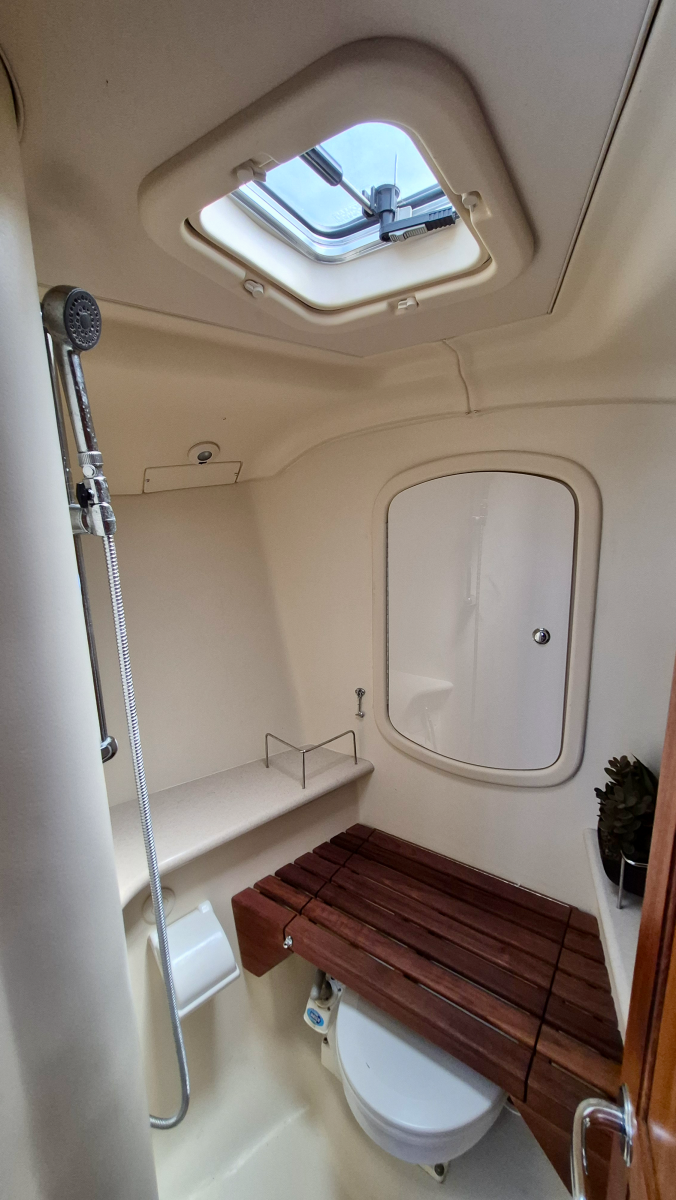 2006 Hunter 410 Deck Salon