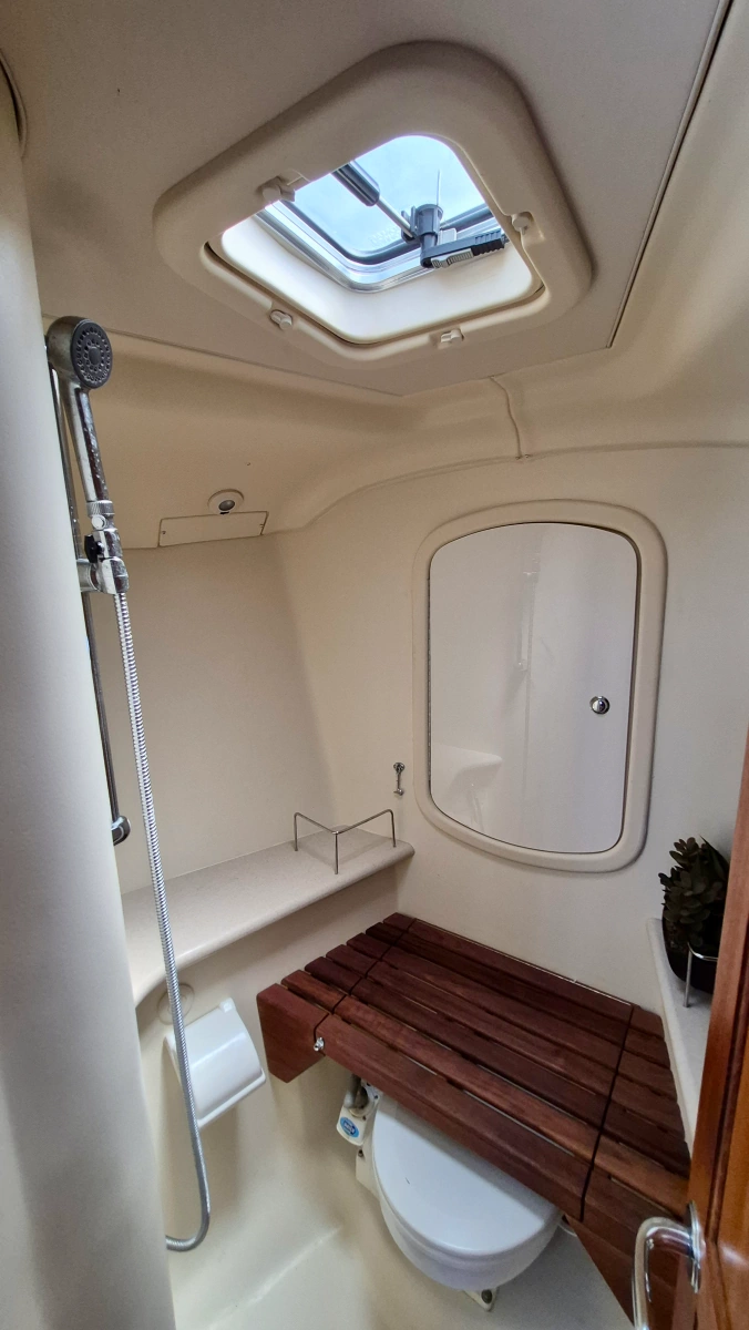 2006 Hunter 410 Deck Salon