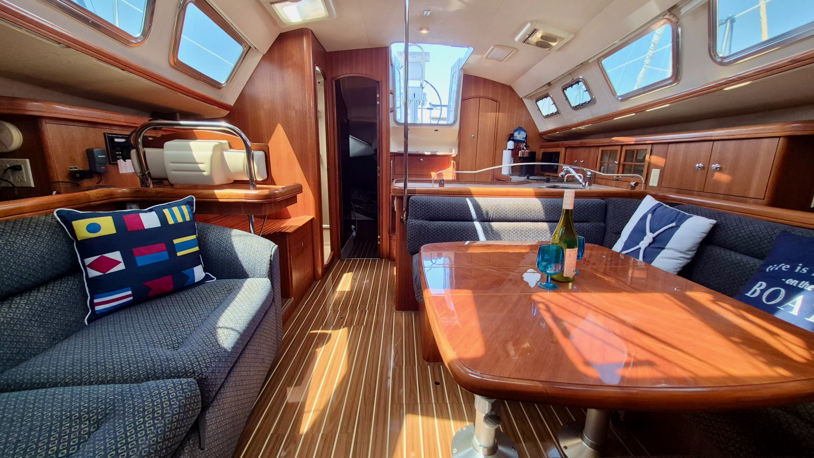 2006 Hunter 410 Deck Salon