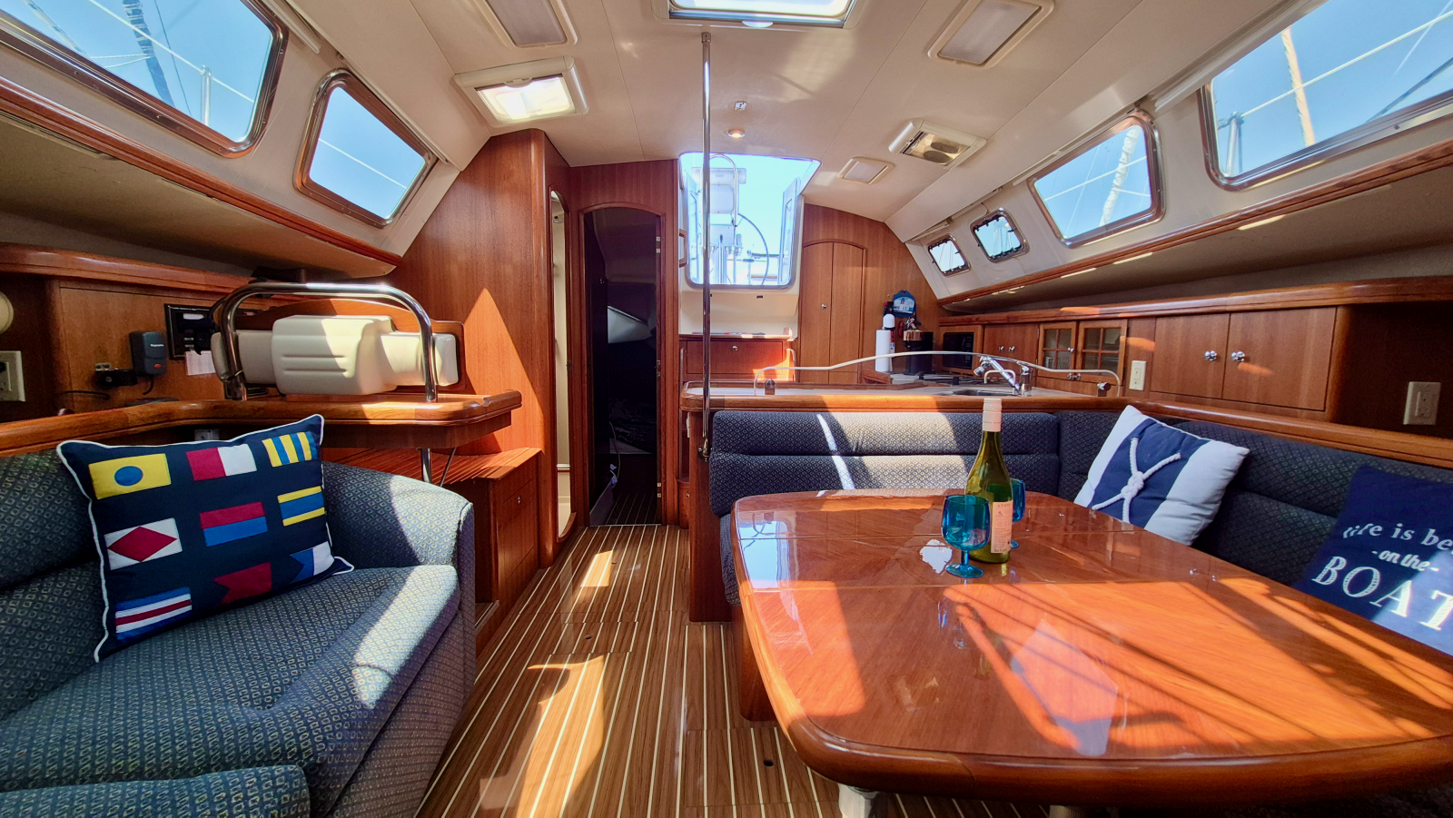 2006 Hunter 410 Deck Salon