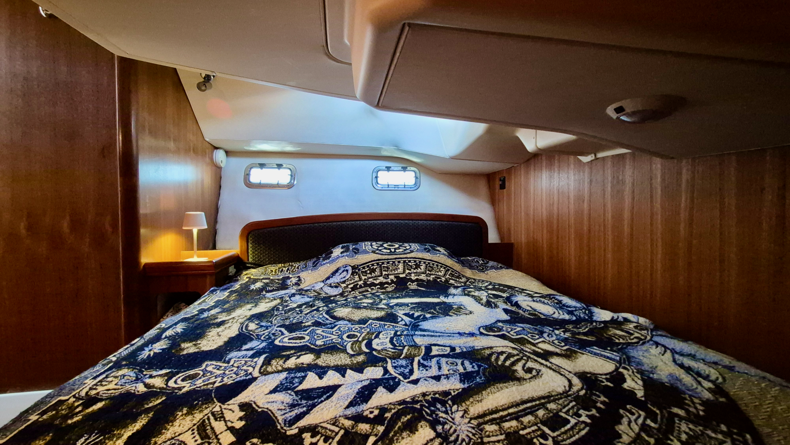 2006 Hunter 410 Deck Salon