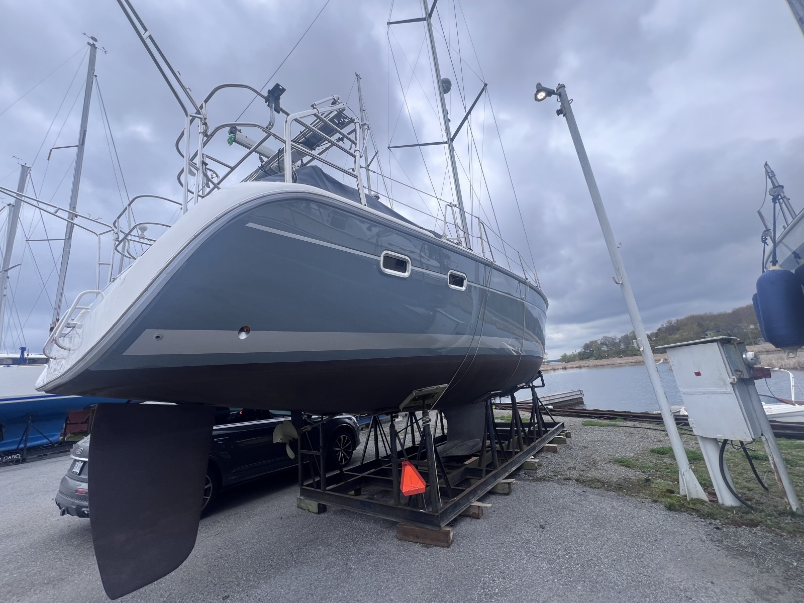 2006 Hunter 410 Deck Salon