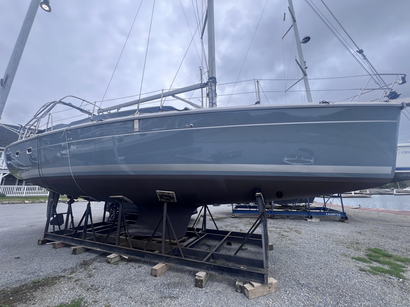 2006 Hunter 410 Deck Salon