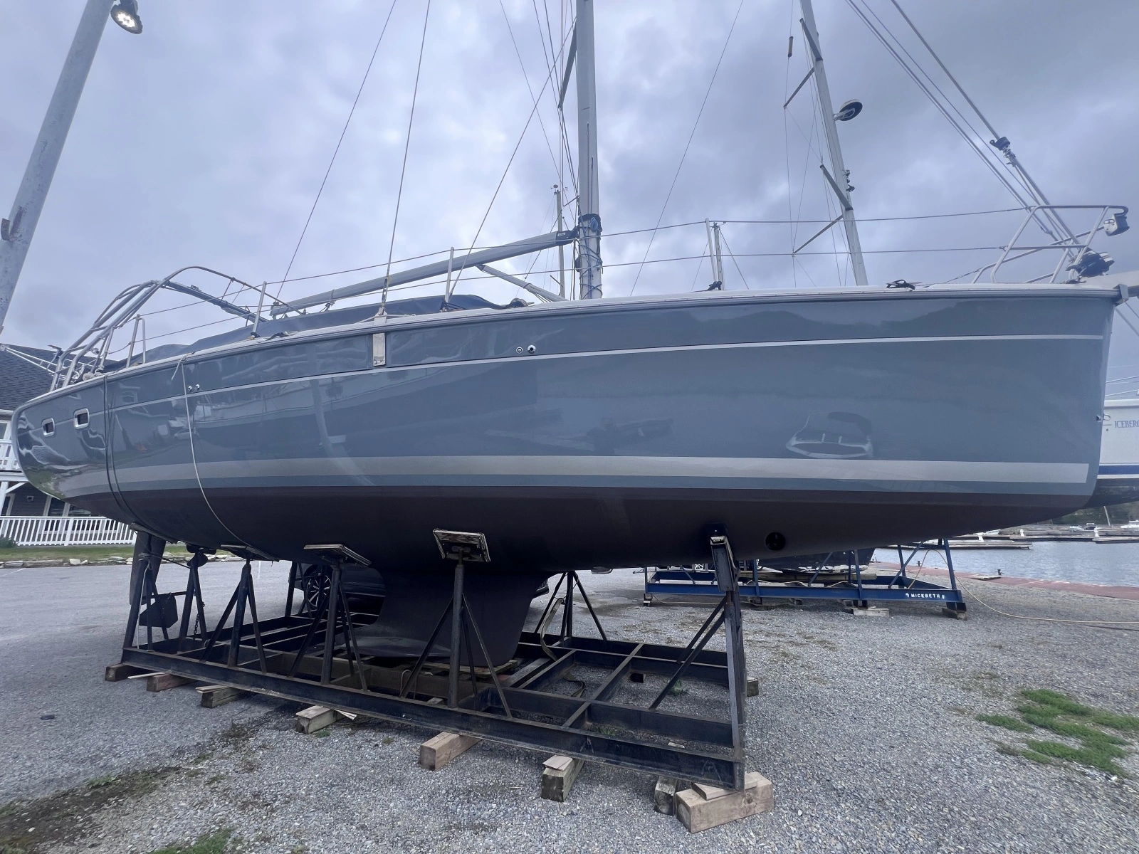 2006 Hunter 410 Deck Salon
