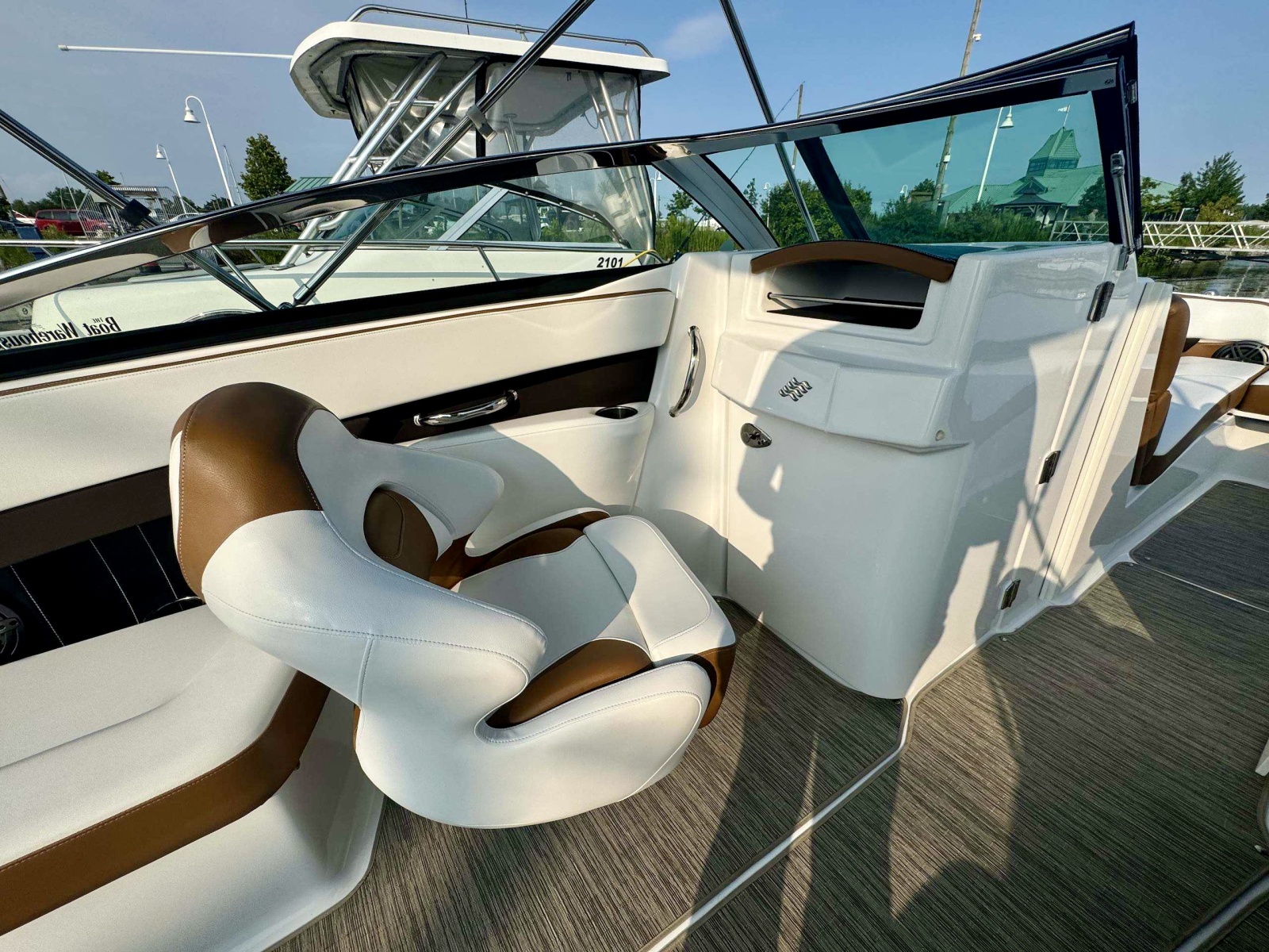 2022 Four Winns H260