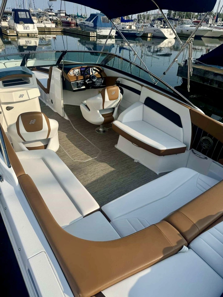 2022 Four Winns H260