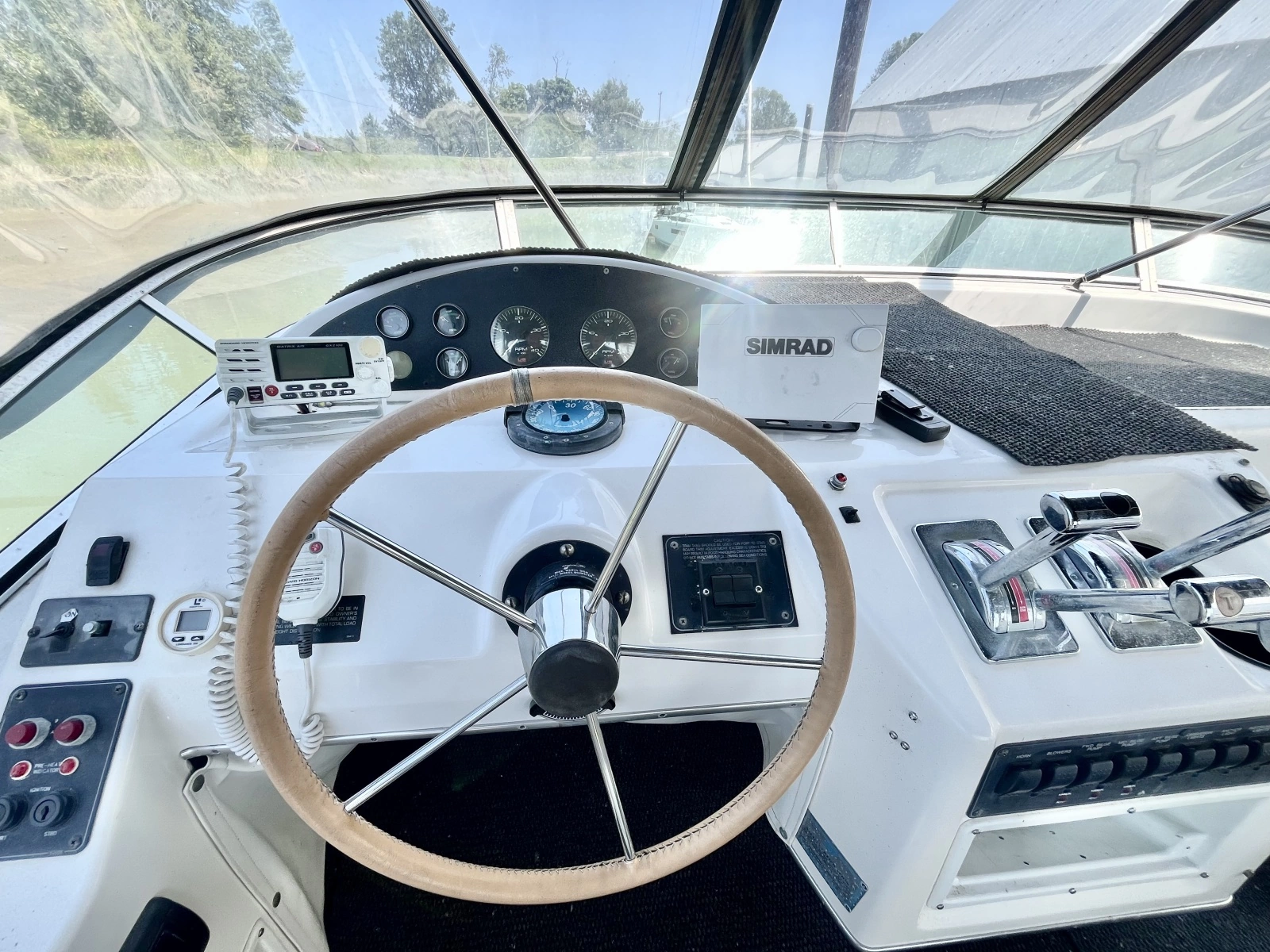 1996 Bayliner 3988 39