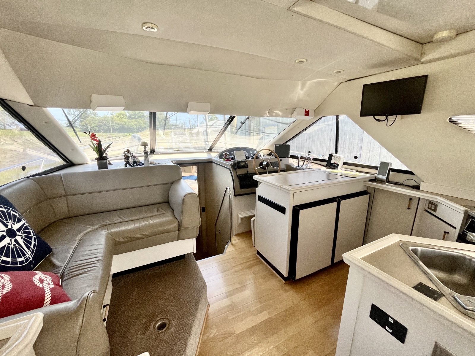 1996 Bayliner 3988 39