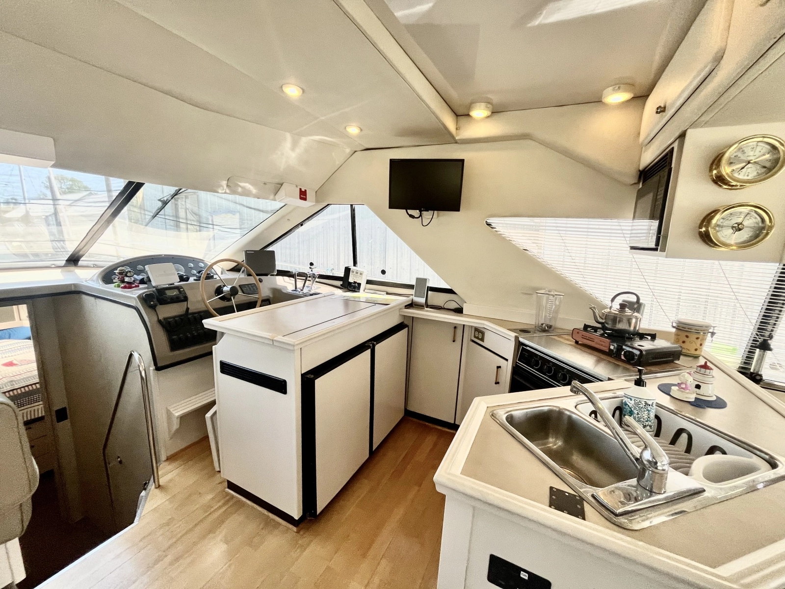 1996 Bayliner 3988 39