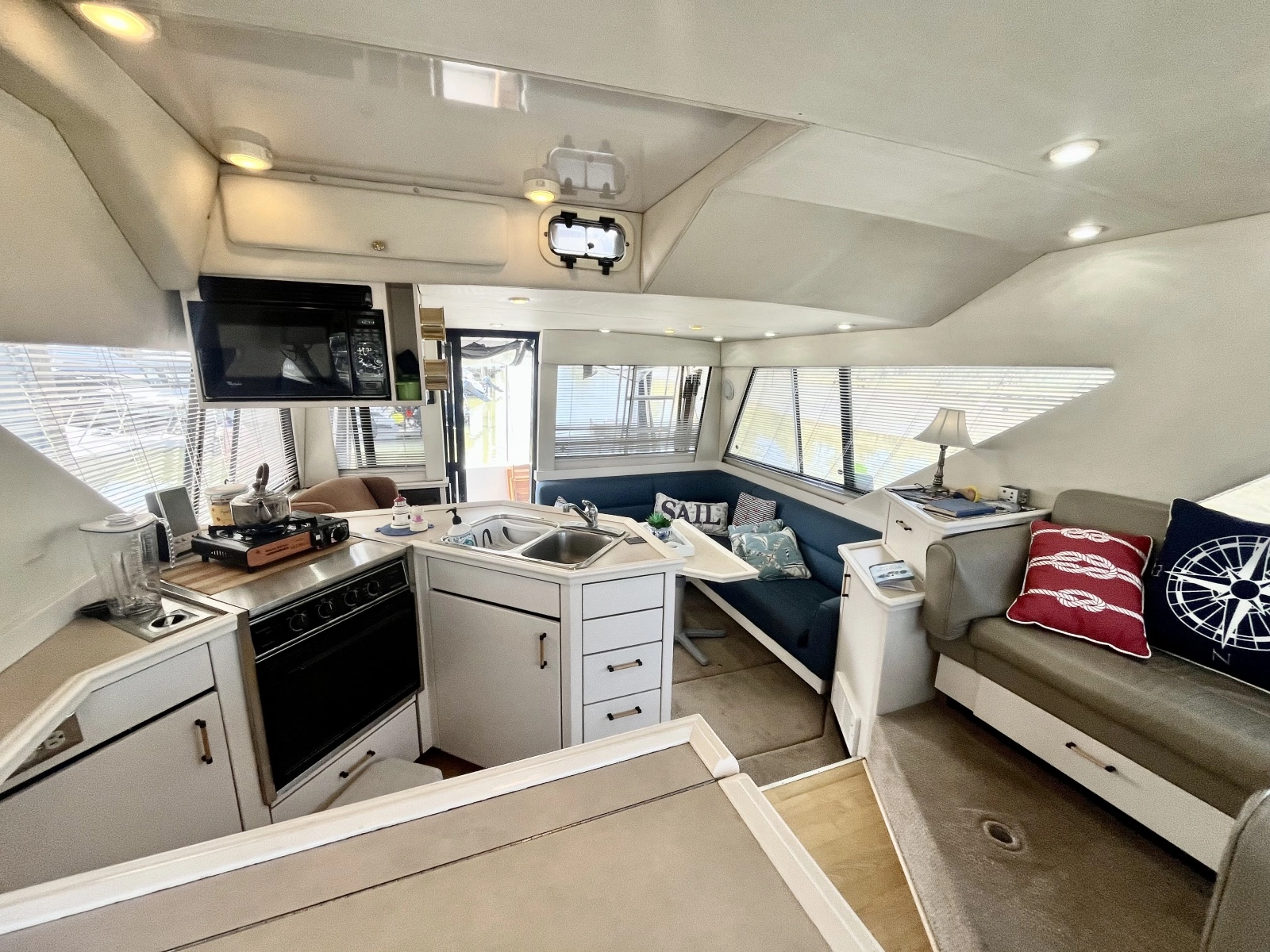 1996 Bayliner 3988 39