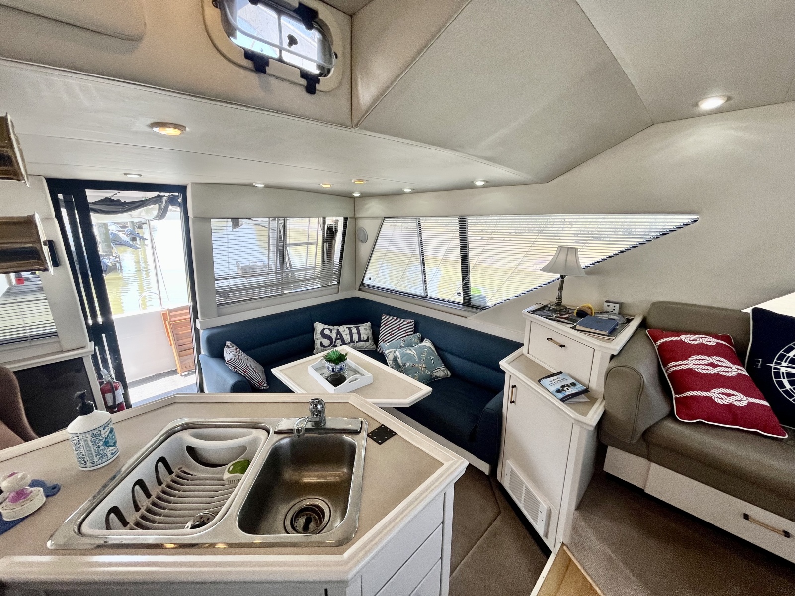 1996 Bayliner 3988 39