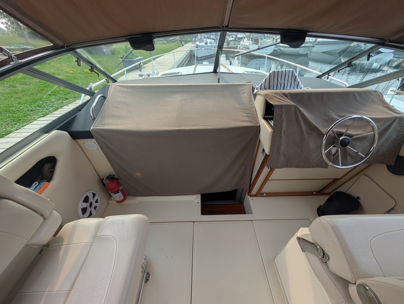 1986 Sea Ray 300 Weekender 30