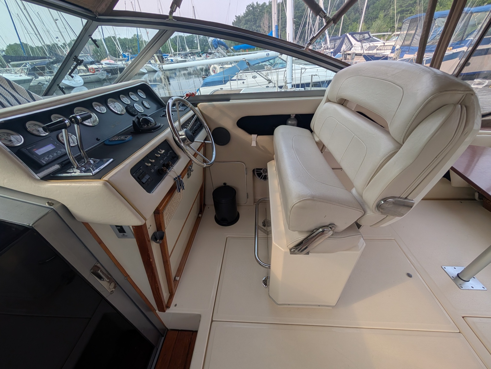 1986 Sea Ray 300 Weekender 30