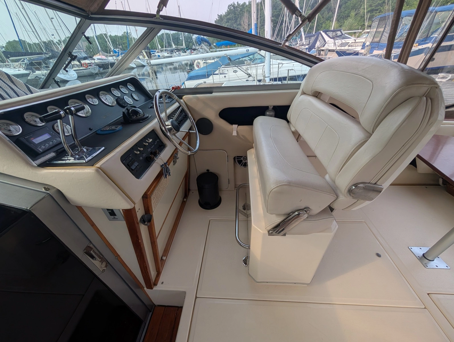 1986 Sea Ray 300 Weekender 30