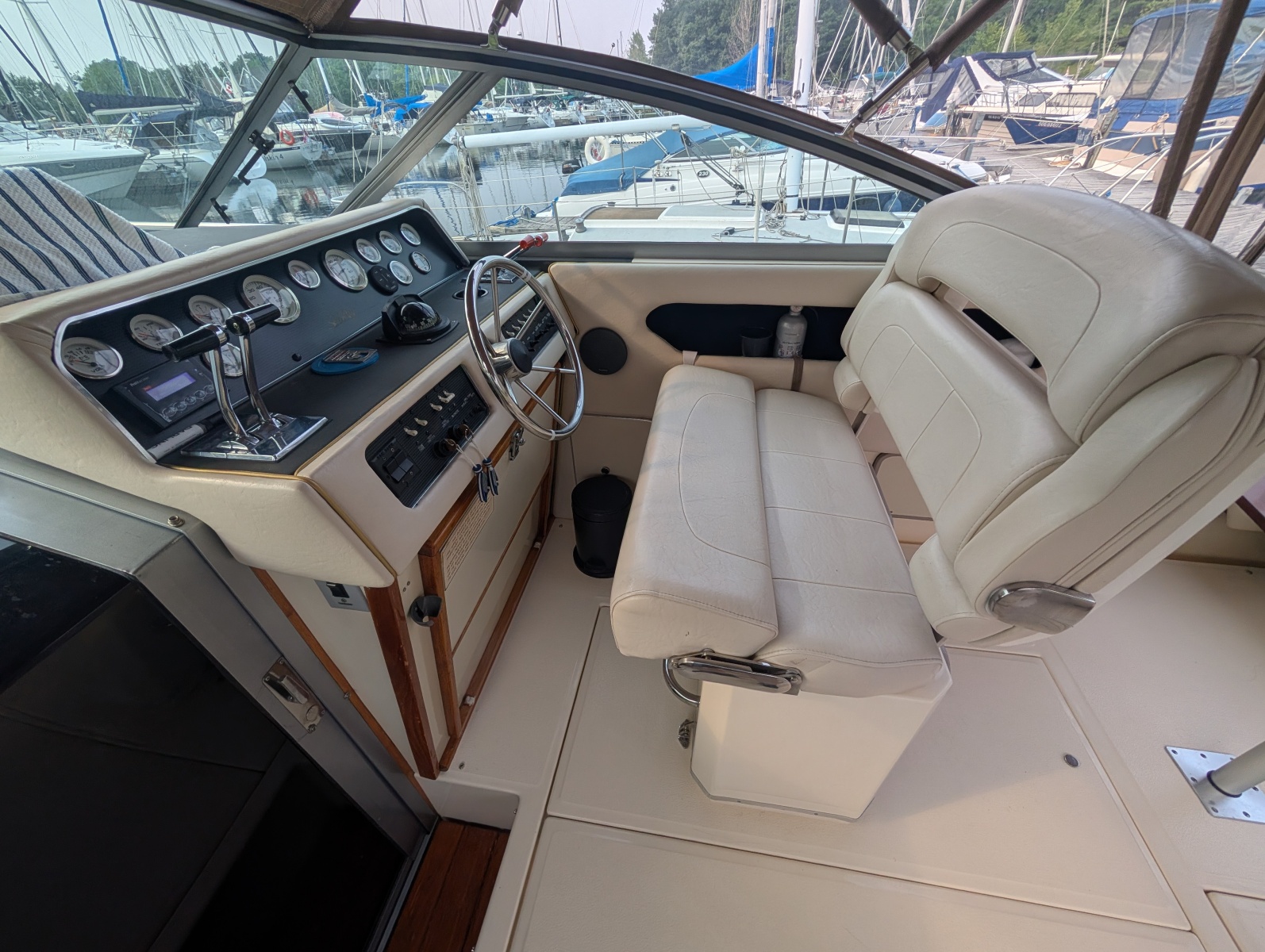 1986 Sea Ray 300 Weekender 30